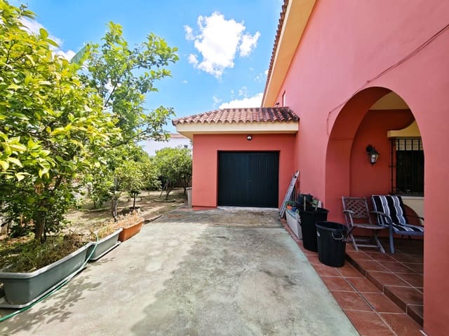 7 sypialnia Willa na sprzedaż w Algeciras z basenem garażem - 590 000 € (Ref: 9846261)