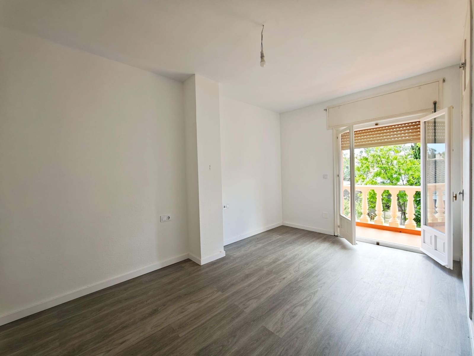 7 sypialnia Willa na sprzedaż w Algeciras z basenem garażem - 590 000 € (Ref: 9846261)
