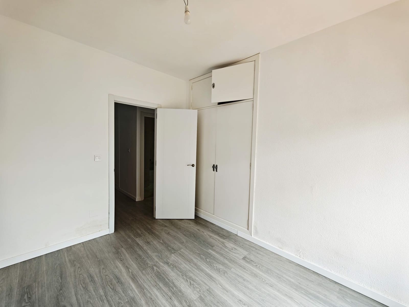 7 sypialnia Willa na sprzedaż w Algeciras z basenem garażem - 590 000 € (Ref: 9846261)