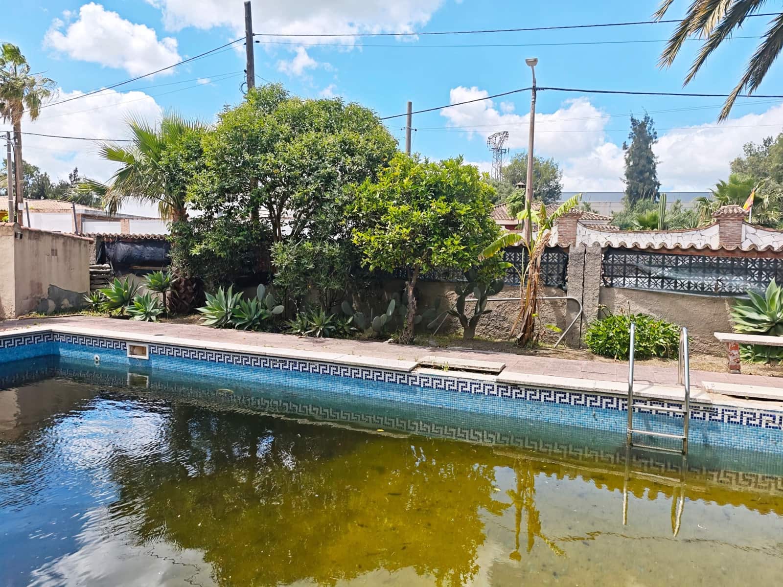 7 sypialnia Willa na sprzedaż w Algeciras z basenem garażem - 590 000 € (Ref: 9846261)