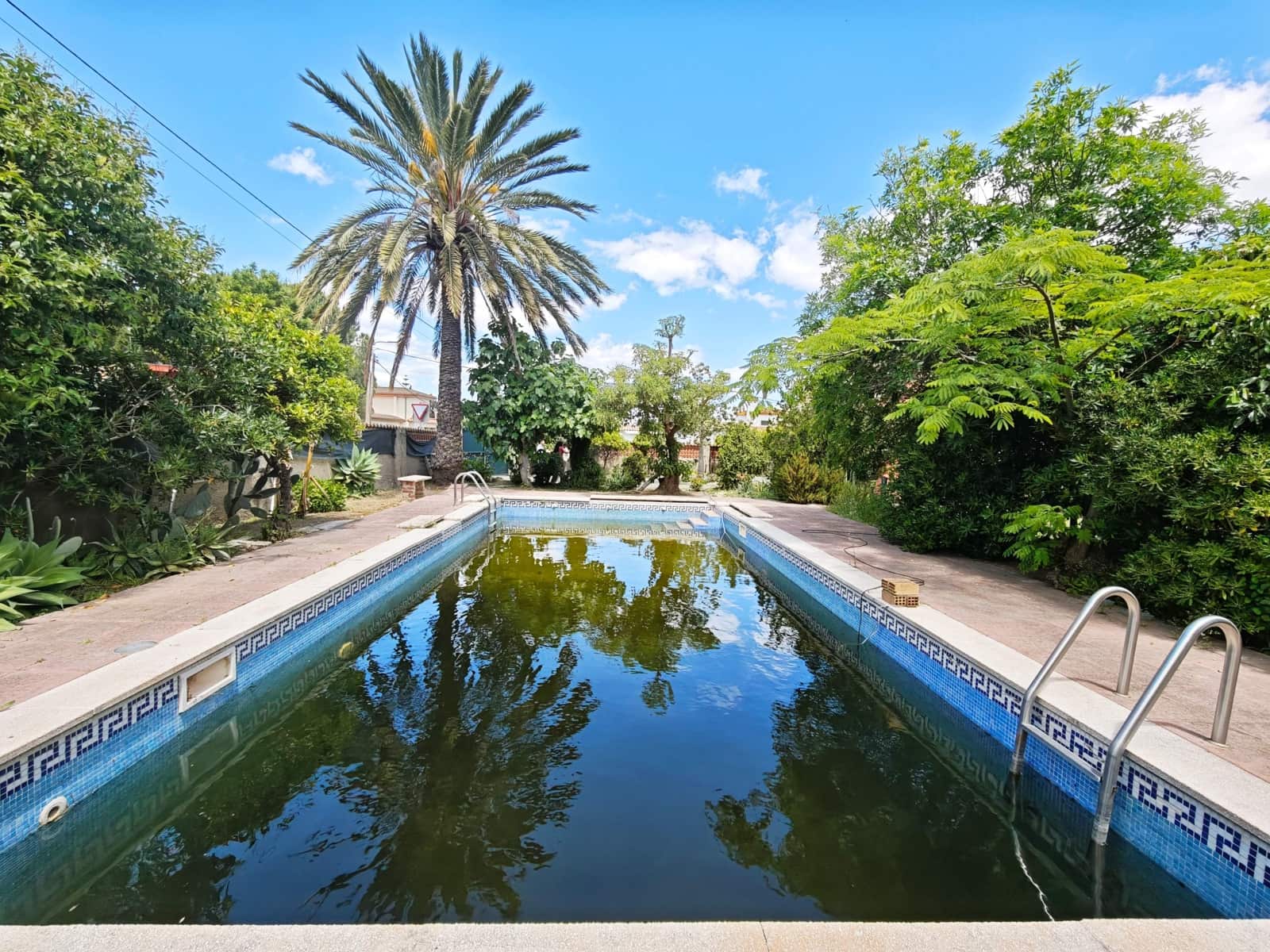 7 sypialnia Willa na sprzedaż w Algeciras z basenem garażem - 590 000 € (Ref: 9846261)