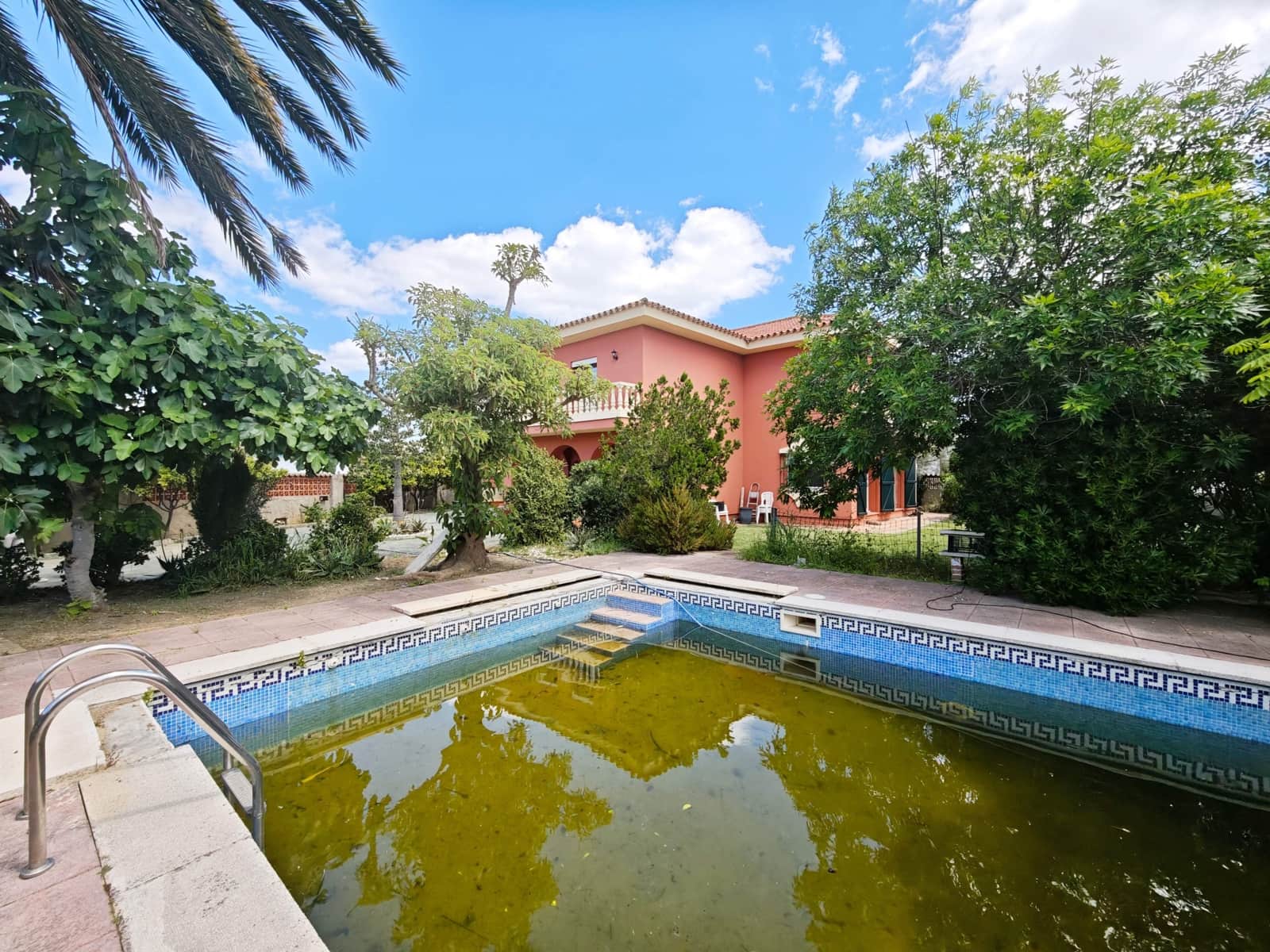 7 sypialnia Willa na sprzedaż w Algeciras z basenem garażem - 590 000 € (Ref: 9846261)
