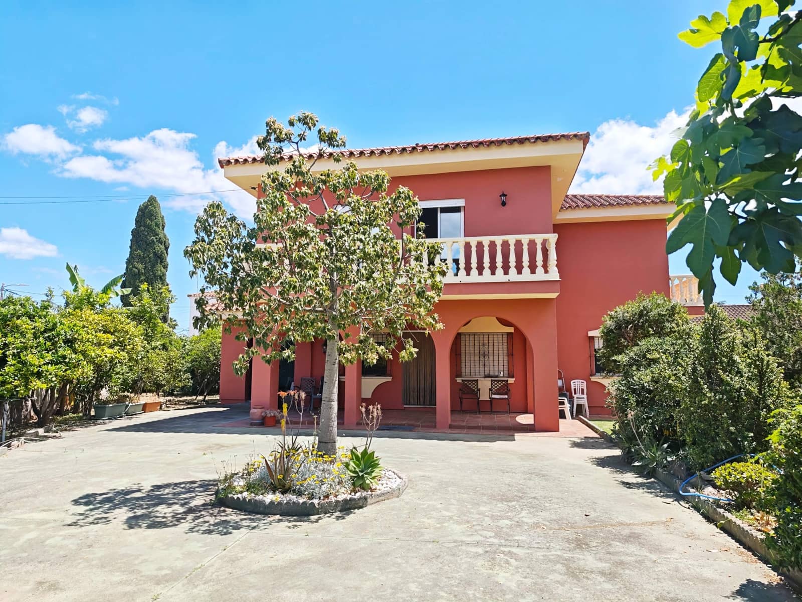 7 sypialnia Willa na sprzedaż w Algeciras z basenem garażem - 590 000 € (Ref: 9846261)