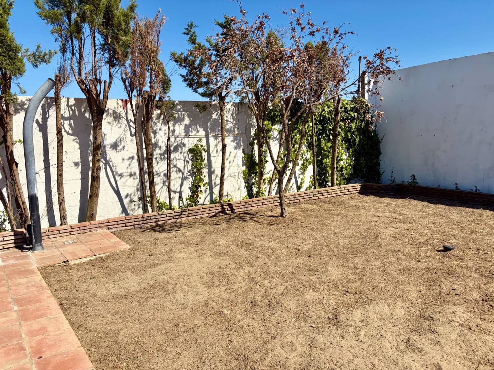 2 chambre Finca/Maison de Campagne à vendre à La Linea de la Concepcion avec piscine garage - 280 000 € (Ref: 9851792)