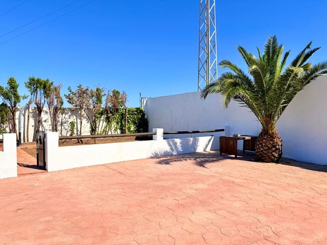 2 chambre Finca/Maison de Campagne à vendre à La Línea de la Concepción avec piscine garage - 280 000 € (Ref: 9851792)