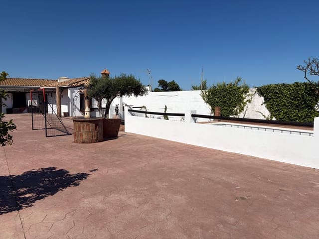 2 chambre Finca/Maison de Campagne à vendre à La Línea de la Concepción avec piscine garage - 280 000 € (Ref: 9851792)