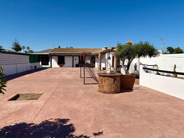 2 chambre Finca/Maison de Campagne à vendre à La Línea de la Concepción avec piscine garage - 280 000 € (Ref: 9851792)