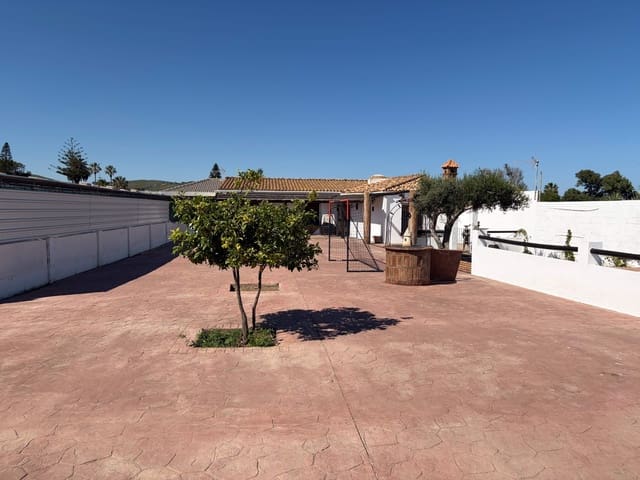 2 chambre Finca/Maison de Campagne à vendre à La Línea de la Concepción avec piscine garage - 280 000 € (Ref: 9851792)