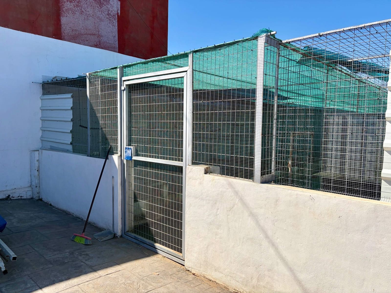 2 chambre Finca/Maison de Campagne à vendre à La Linea de la Concepcion avec piscine garage - 280 000 € (Ref: 9851792)
