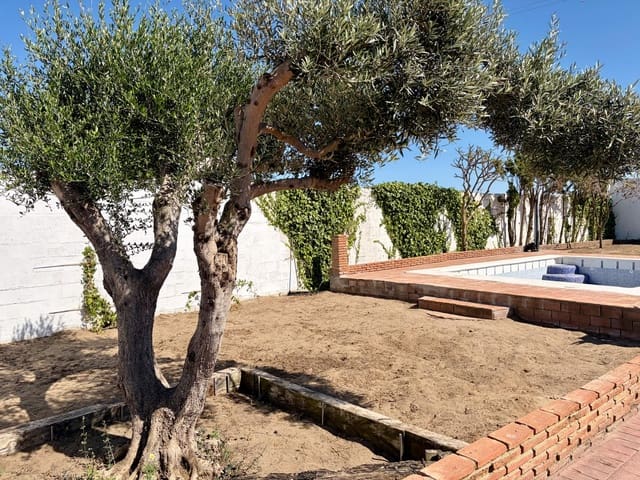 2 chambre Finca/Maison de Campagne à vendre à La Línea de la Concepción avec piscine garage - 280 000 € (Ref: 9851792)