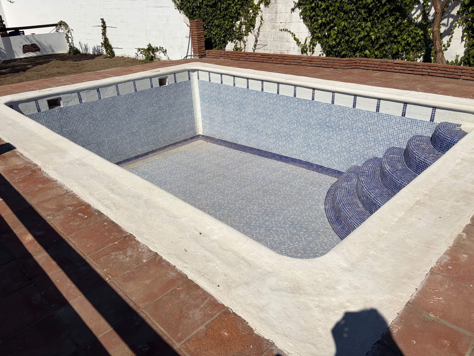 2 chambre Finca/Maison de Campagne à vendre à La Linea de la Concepcion avec piscine garage - 280 000 € (Ref: 9851792)