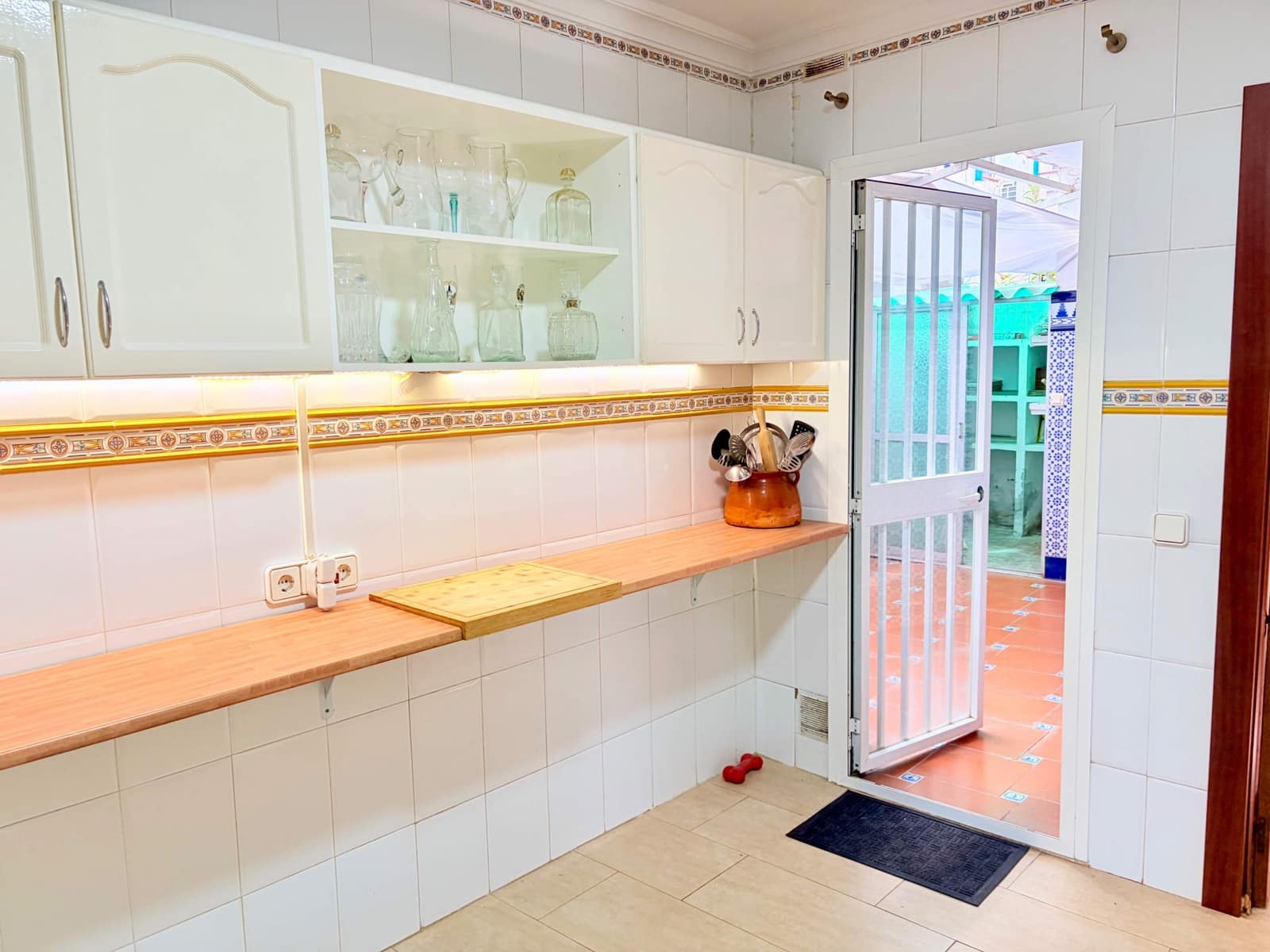 4 bedroom Flat for sale in La Linea de la Concepcion - € 305,000 (Ref: 9860126)