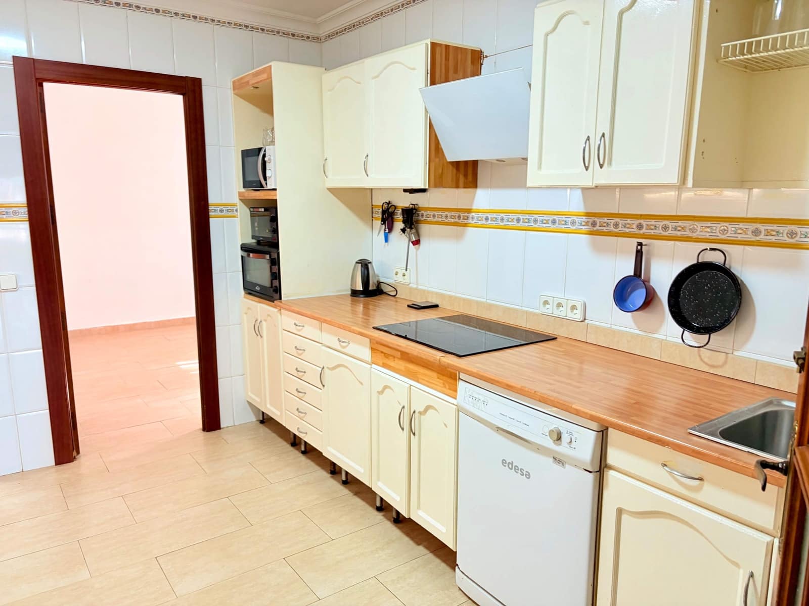 4 bedroom Flat for sale in La Linea de la Concepcion - € 305,000 (Ref: 9860126)