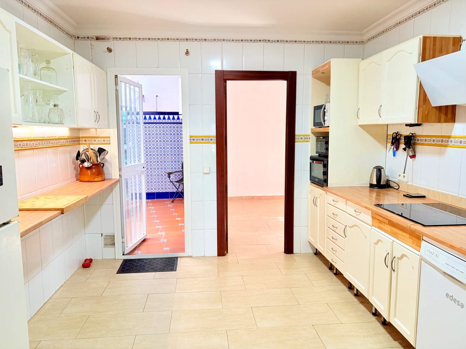 4 bedroom Flat for sale in La Linea de la Concepcion - € 305,000 (Ref: 9860126)