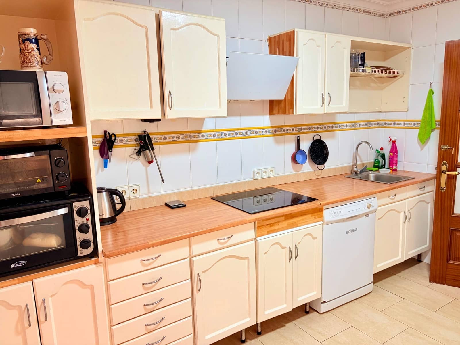 4 bedroom Flat for sale in La Linea de la Concepcion - € 305,000 (Ref: 9860126)
