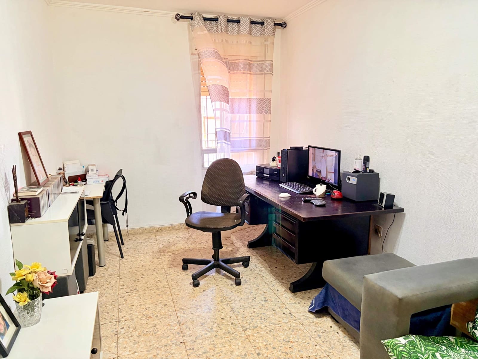 4 bedroom Flat for sale in La Linea de la Concepcion - € 305,000 (Ref: 9860126)
