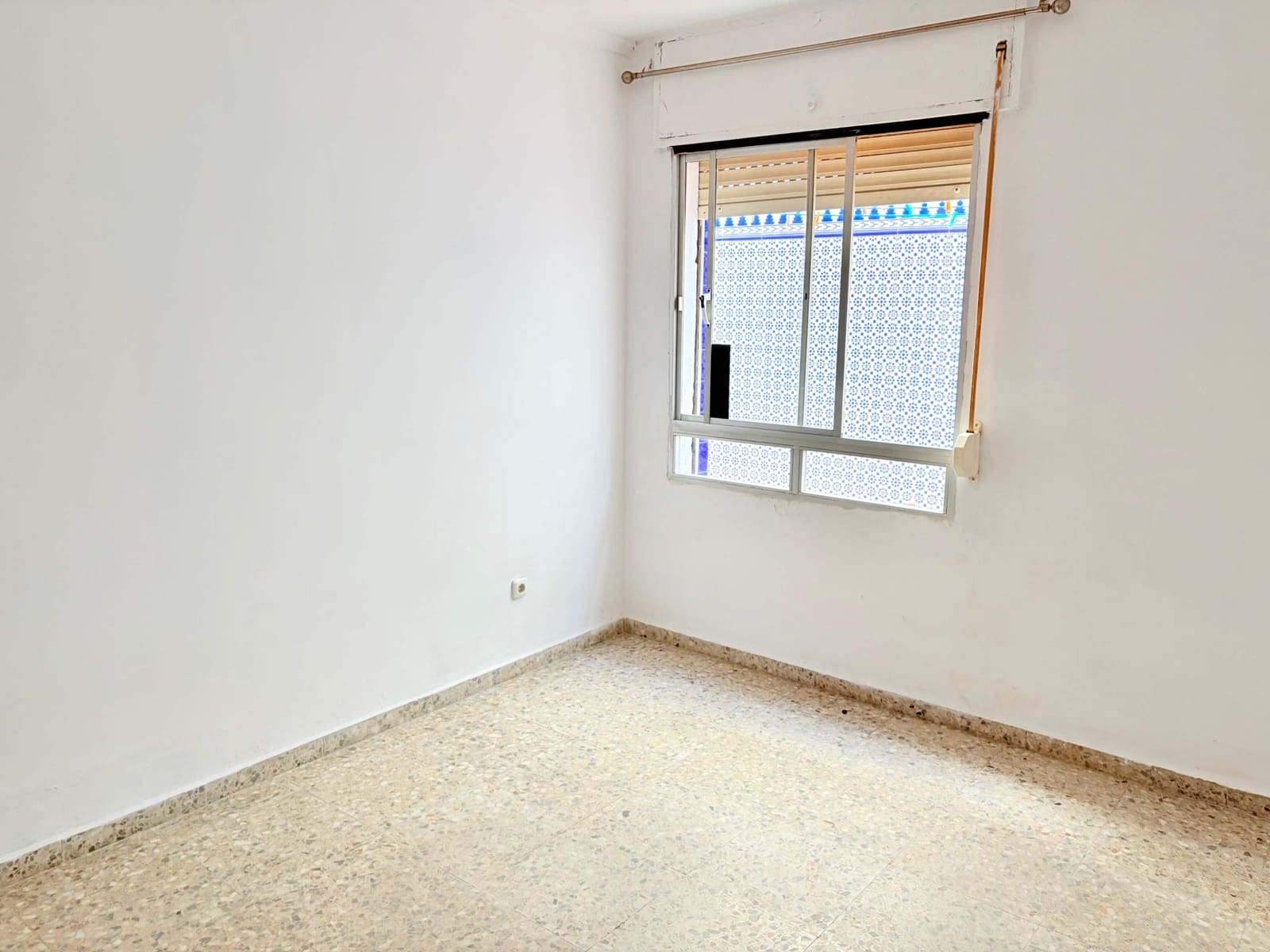 4 bedroom Flat for sale in La Linea de la Concepcion - € 305,000 (Ref: 9860126)