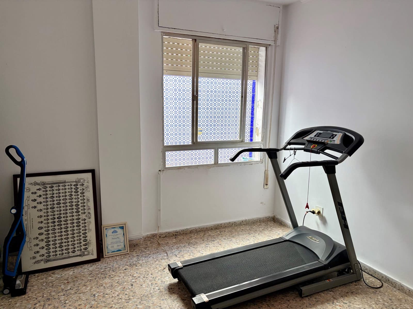 4 bedroom Flat for sale in La Linea de la Concepcion - € 305,000 (Ref: 9860126)