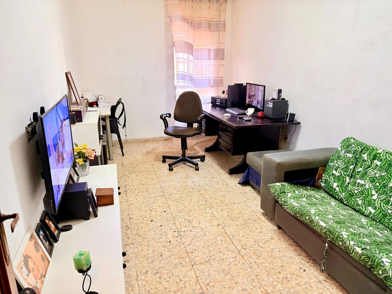 4 bedroom Flat for sale in La Linea de la Concepcion - € 305,000 (Ref: 9860126)
