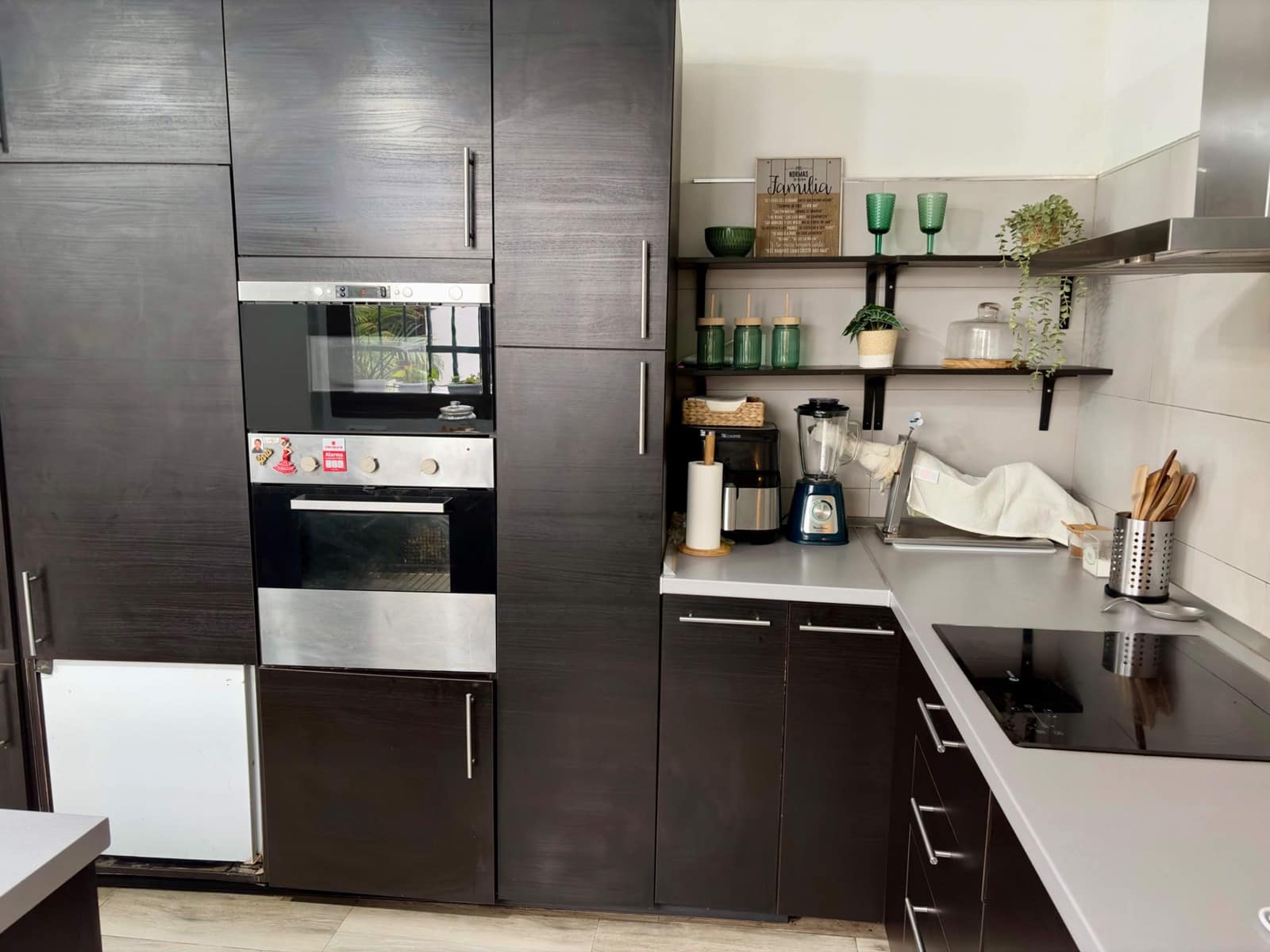 3 bedroom Townhouse for sale in La Linea de la Concepcion - € 675,000 (Ref: 9860127)