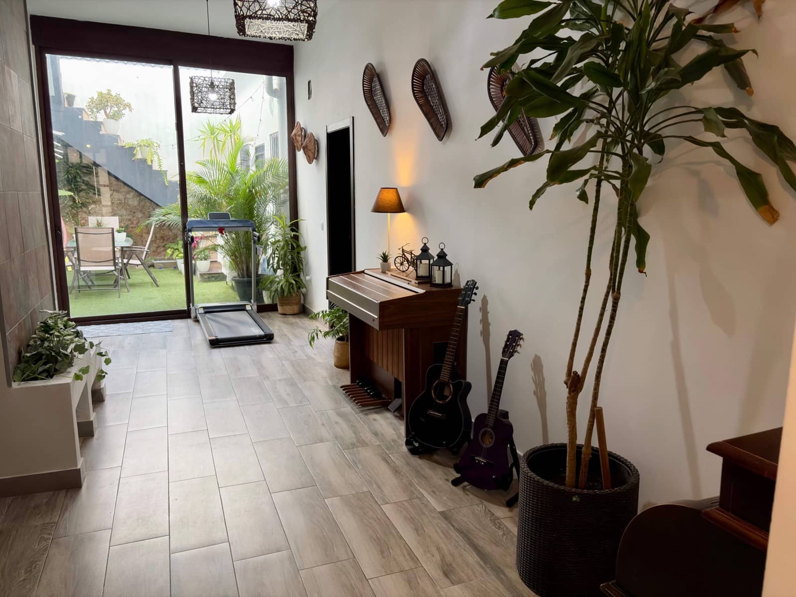 3 bedroom Townhouse for sale in La Linea de la Concepcion - € 675,000 (Ref: 9860127)