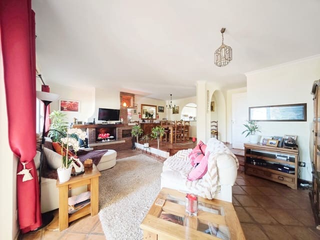 4 sovrum Hus till salu i La Alcaidesa med pool - 610 000 € (Ref: 9865225)