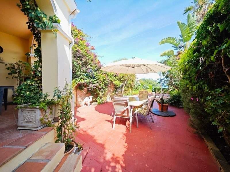 Adosado de 4 habitaciones en La Línea de la Concepción en venta con piscina - 610.000 € (Ref: 9865225)