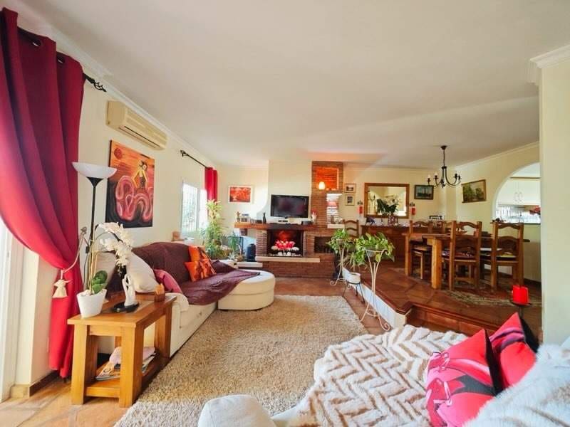 Adosado de 4 habitaciones en La Línea de la Concepción en venta con piscina - 610.000 € (Ref: 9865225)
