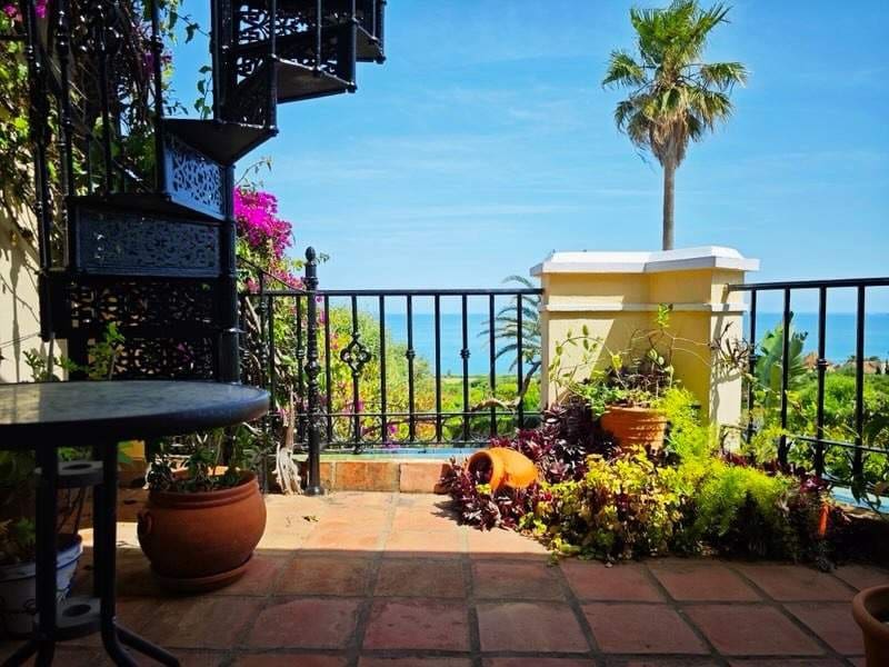 Adosado de 4 habitaciones en La Línea de la Concepción en venta con piscina - 610.000 € (Ref: 9865225)