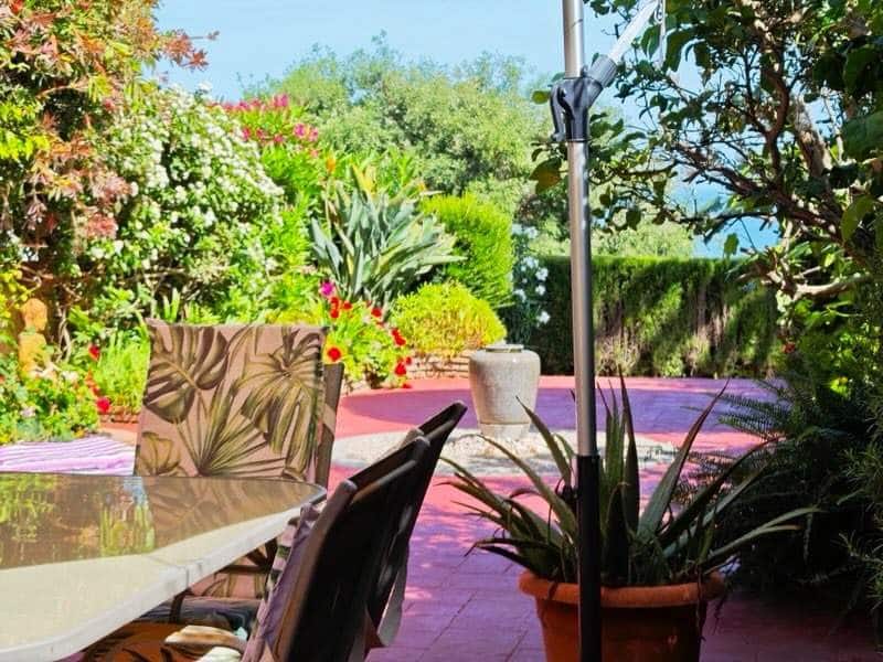 Adosado de 4 habitaciones en La Línea de la Concepción en venta con piscina - 610.000 € (Ref: 9865225)