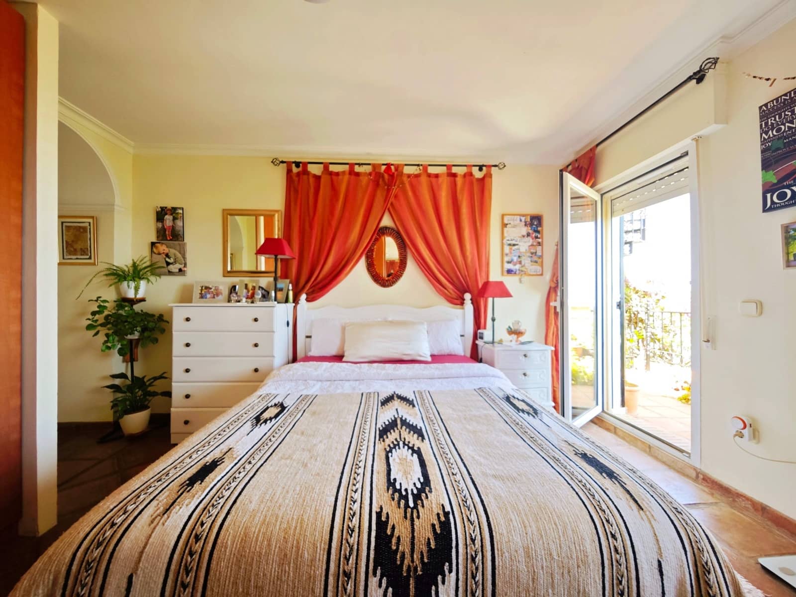 Adosado de 4 habitaciones en La Línea de la Concepción en venta con piscina - 610.000 € (Ref: 9865225)