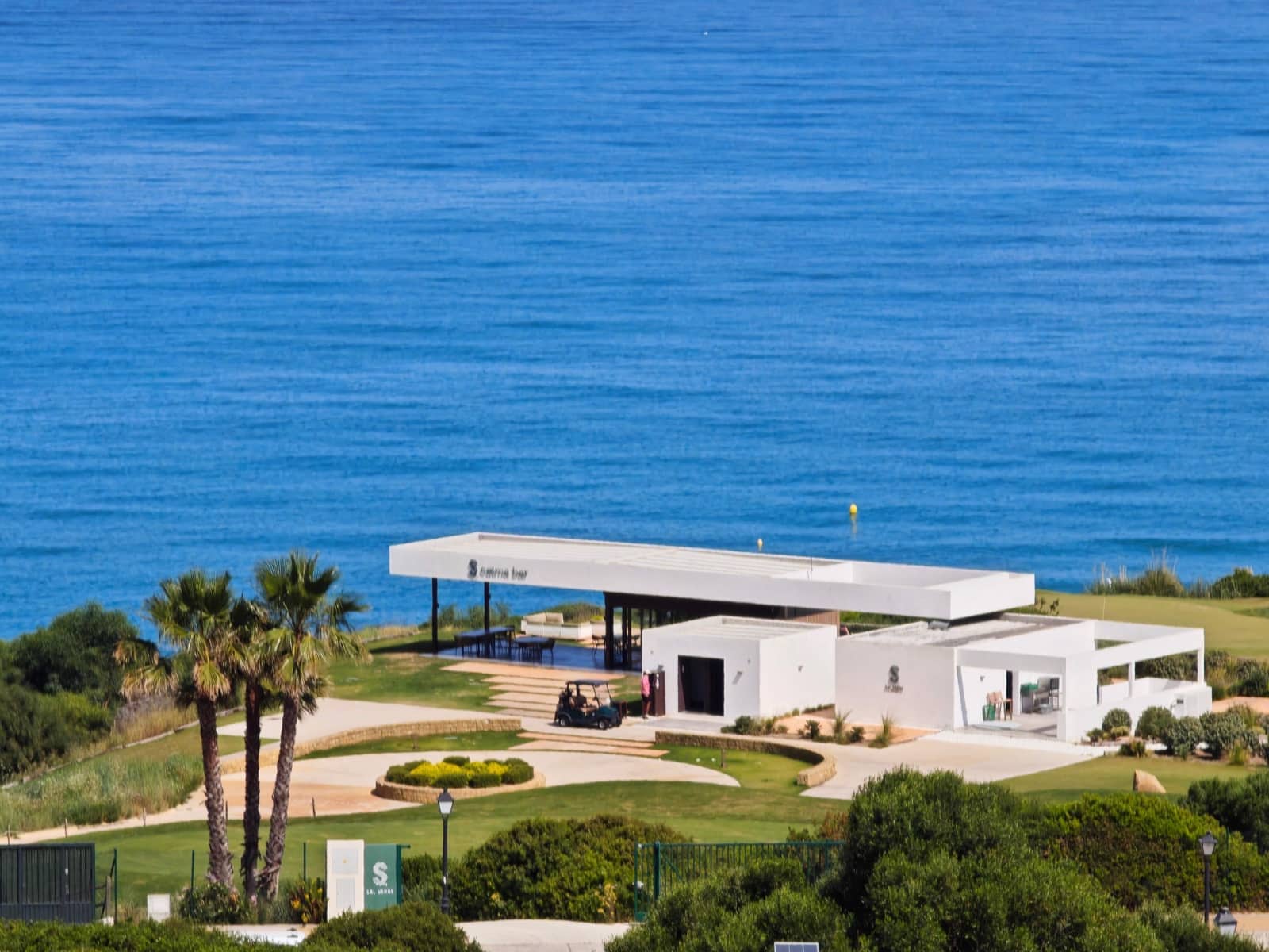 Adosado de 4 habitaciones en La Línea de la Concepción en venta con piscina - 610.000 € (Ref: 9865225)