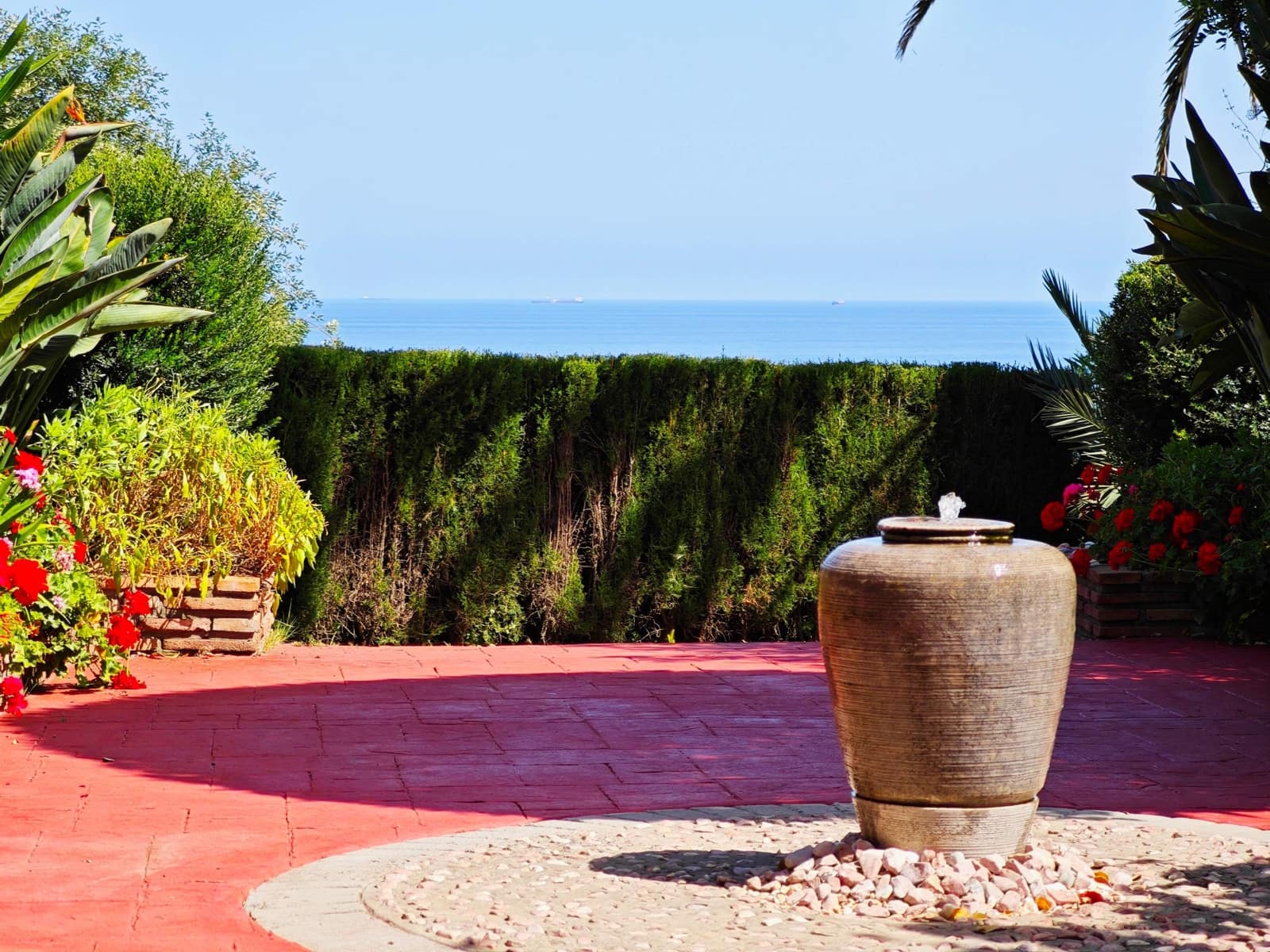 Adosado de 4 habitaciones en La Línea de la Concepción en venta con piscina - 610.000 € (Ref: 9865225)