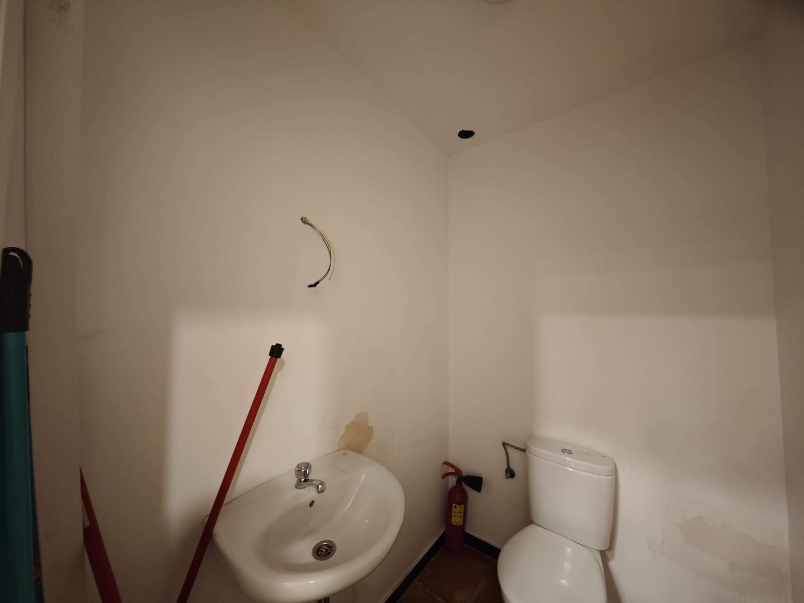Erhverv til salg i San Luis de Sabinillas - € 207.000 (Ref: 9867041)