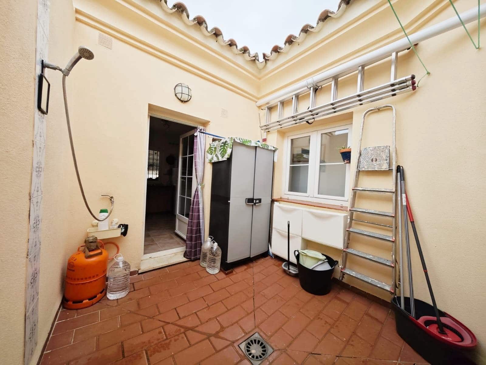 3 bedroom Terraced Villa for sale in La Linea de la Concepcion with garage - € 360,000 (Ref: 9867043)