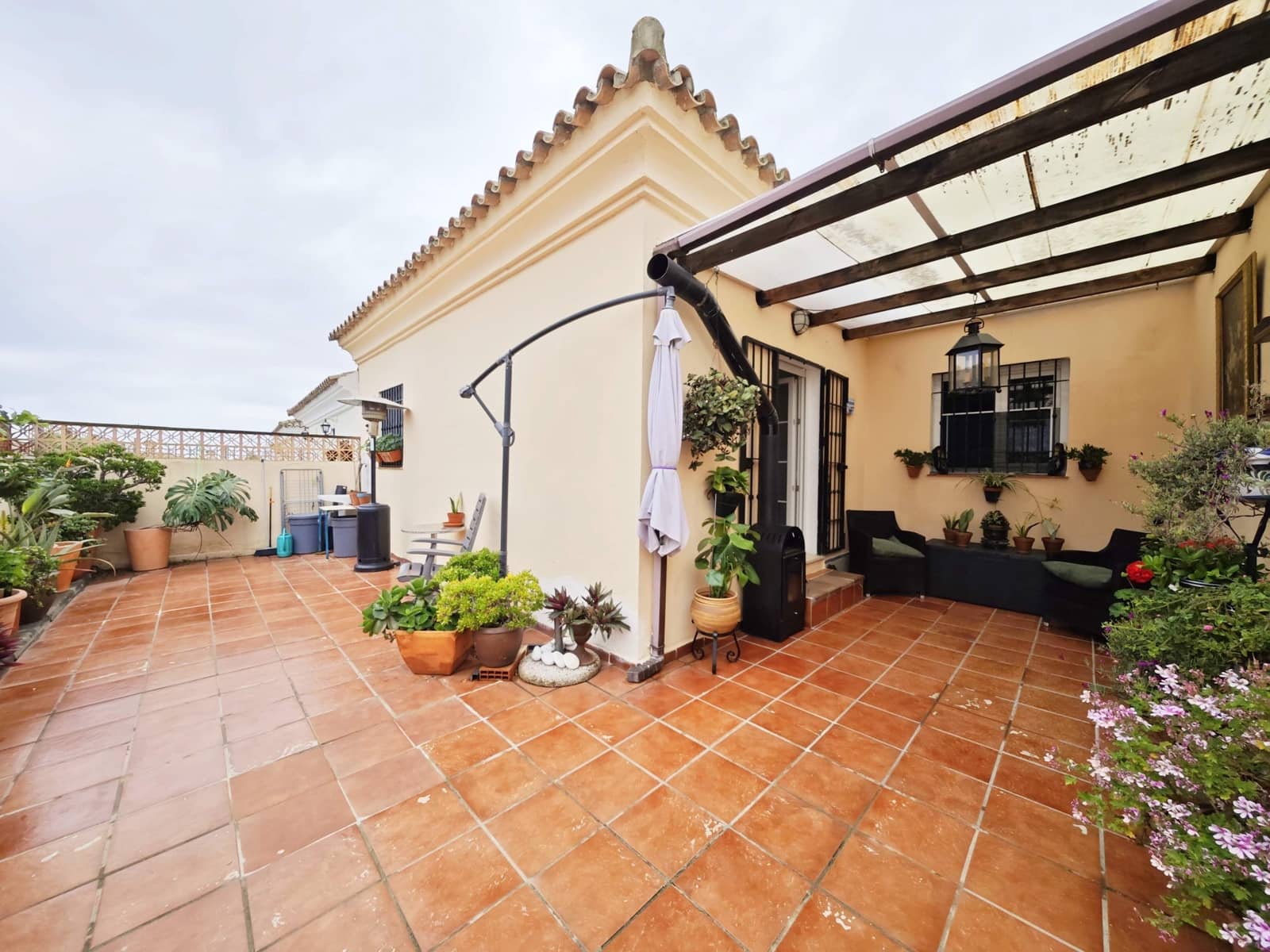 3 bedroom Terraced Villa for sale in La Linea de la Concepcion with garage - € 360,000 (Ref: 9867043)