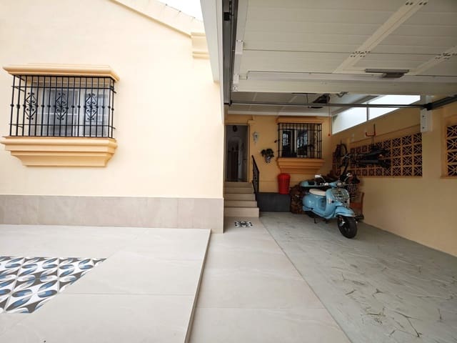 3 soverom Rekkehus til salgs i La Línea de la Concepción med garasje - € 360 000 (Ref: 9867043)