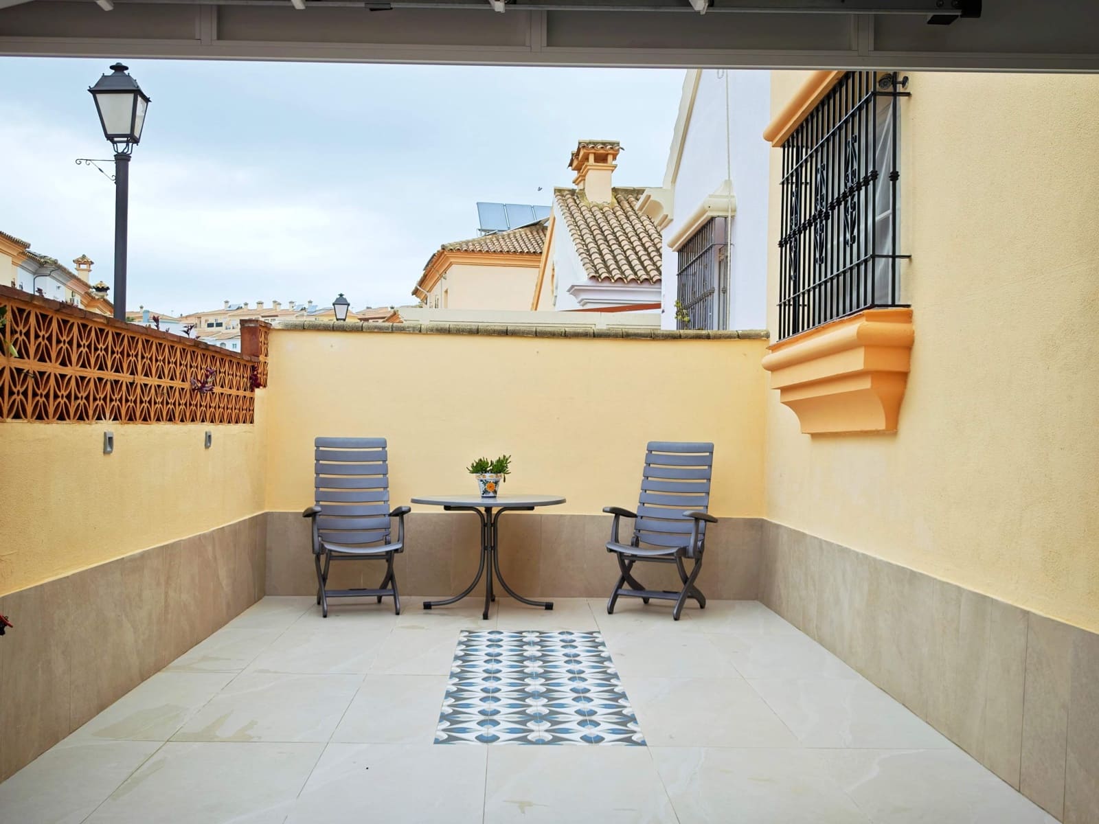 3 bedroom Terraced Villa for sale in La Linea de la Concepcion with garage - € 360,000 (Ref: 9867043)