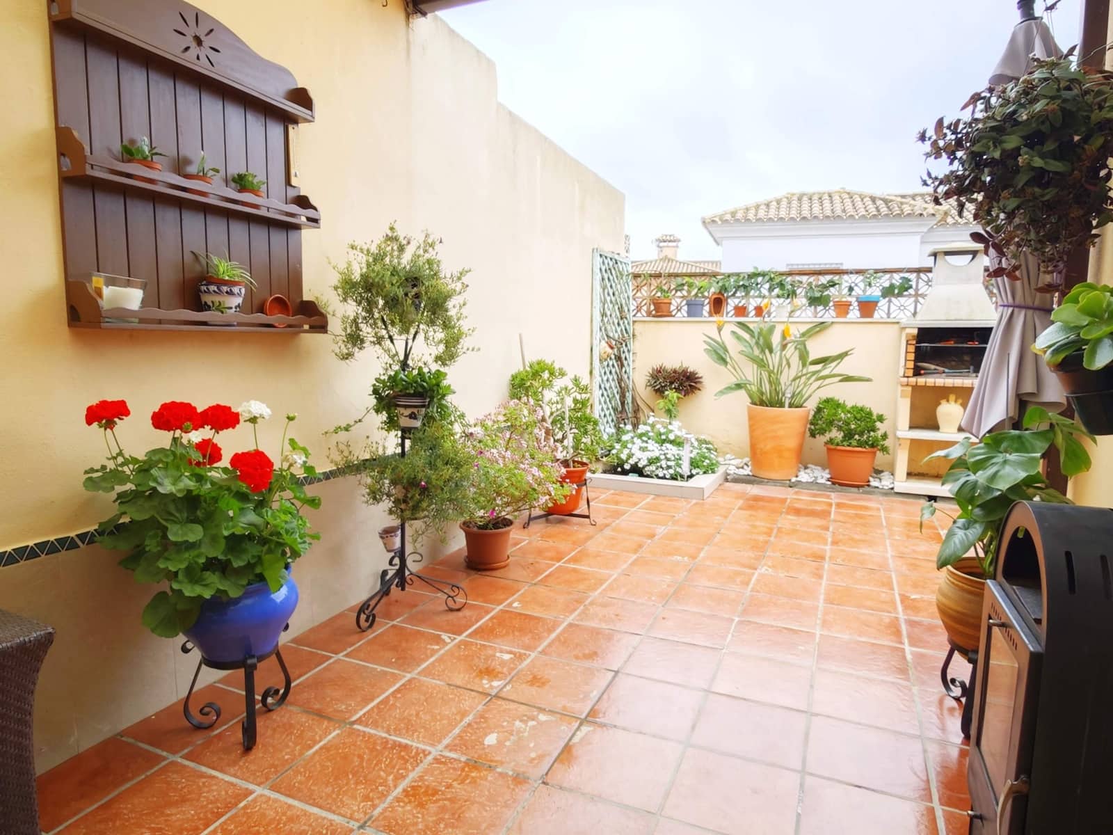 3 bedroom Terraced Villa for sale in La Linea de la Concepcion with garage - € 360,000 (Ref: 9867043)