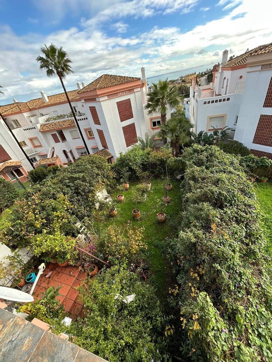 2 bedroom Apartment for sale in La Alcaidesa with pool garage - € 340,000 (Ref: 9873530)