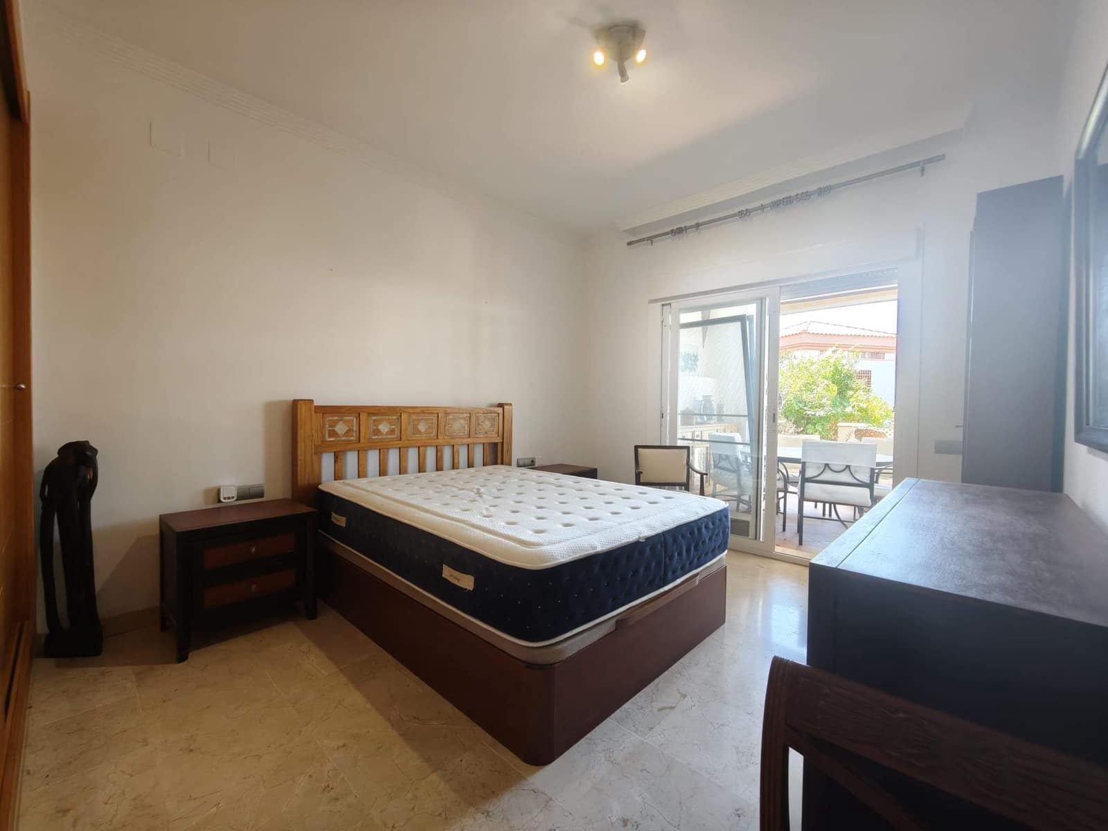 2 bedroom Apartment for sale in La Alcaidesa with pool garage - € 340,000 (Ref: 9873530)