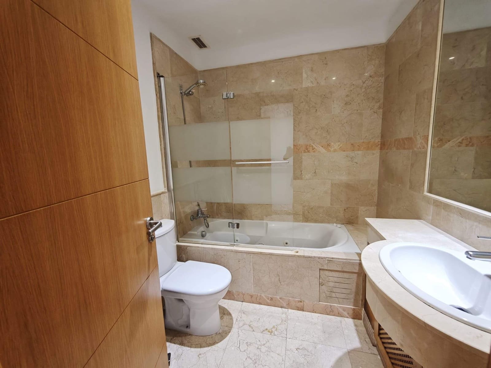 2 bedroom Apartment for sale in La Alcaidesa with pool garage - € 340,000 (Ref: 9873530)