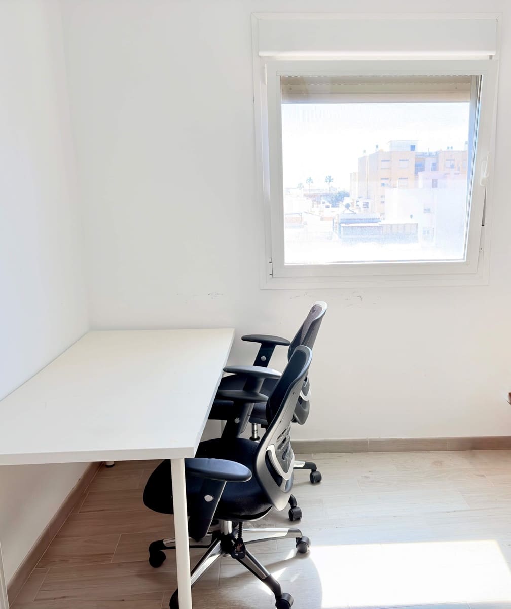 4 slaapkamer Penthouse te koop in La Linea de la Concepcion - € 375.000 (Ref: 9876469)