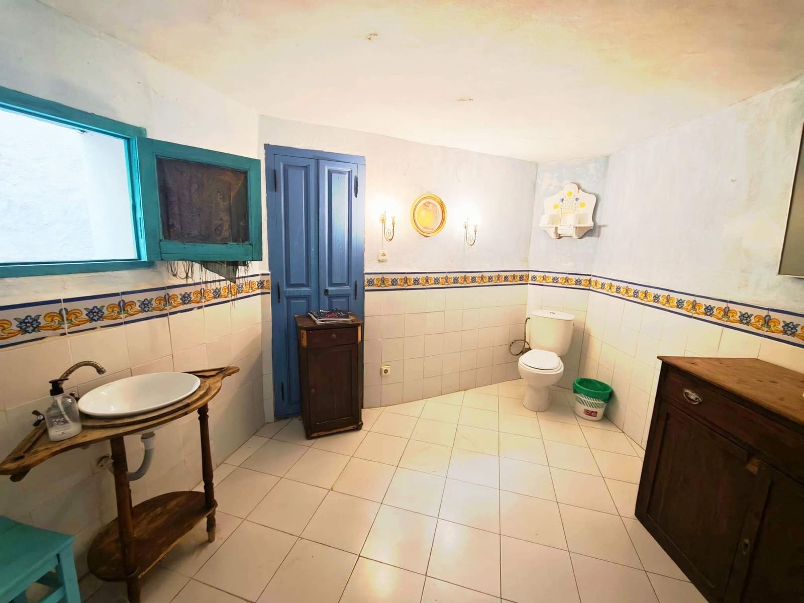 6 bedroom Commercial for sale in Castellar de la Frontera - € 800,000 (Ref: 9876470)
