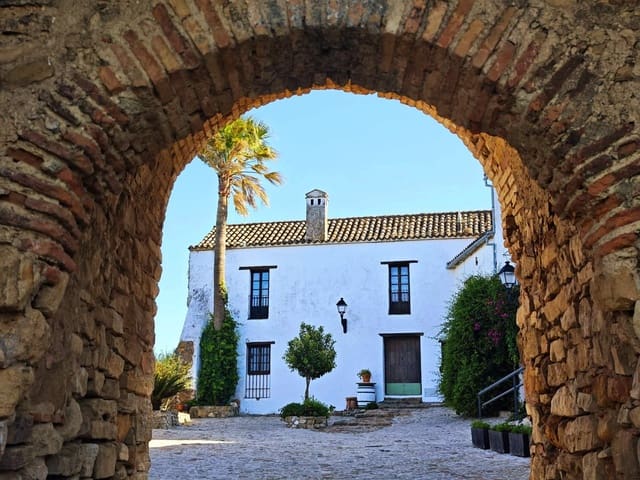 6 bedroom Commercial for sale in Castellar de la Frontera - € 800,000 (Ref: 9876470)
