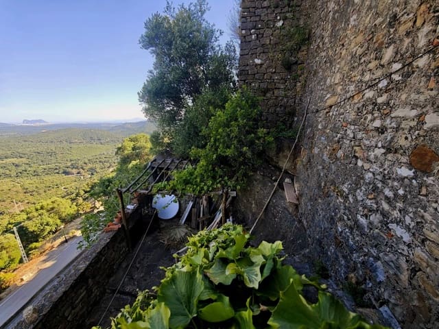 6 bedroom Commercial for sale in Castellar de la Frontera - € 800,000 (Ref: 9876470)