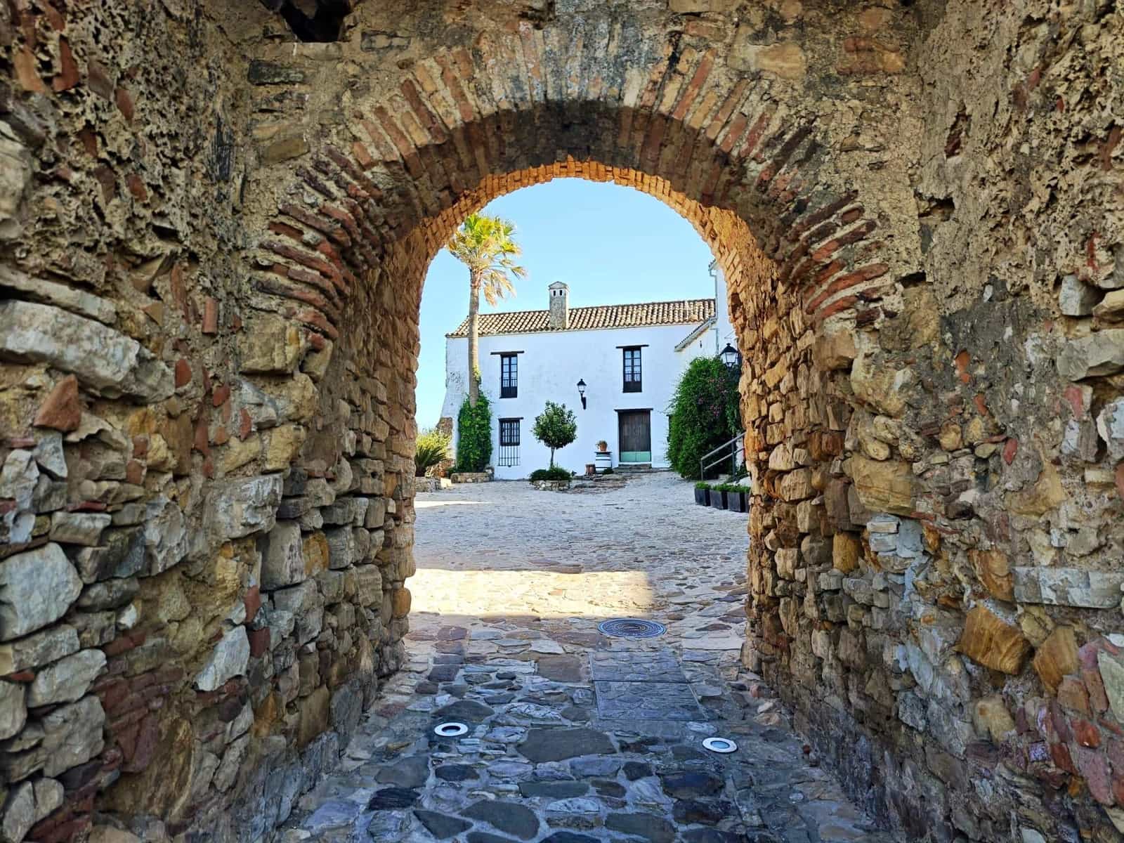 6 bedroom Commercial for sale in Castellar de la Frontera - € 800,000 (Ref: 9876470)