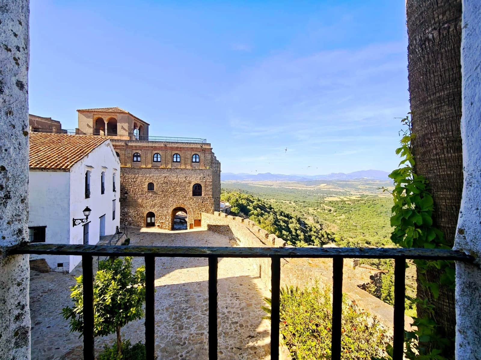 6 bedroom Commercial for sale in Castellar de la Frontera - € 800,000 (Ref: 9876470)