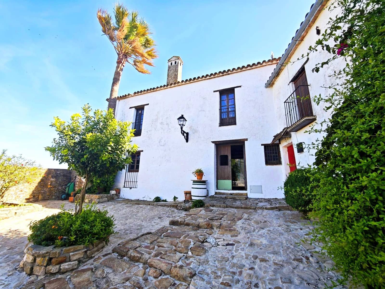 6 bedroom Commercial for sale in Castellar de la Frontera - € 800,000 (Ref: 9876470)