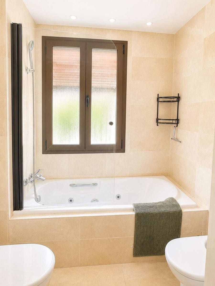 3 bedroom Apartment for sale in Estepona with pool garage - € 395,000 (Ref: 9879560)